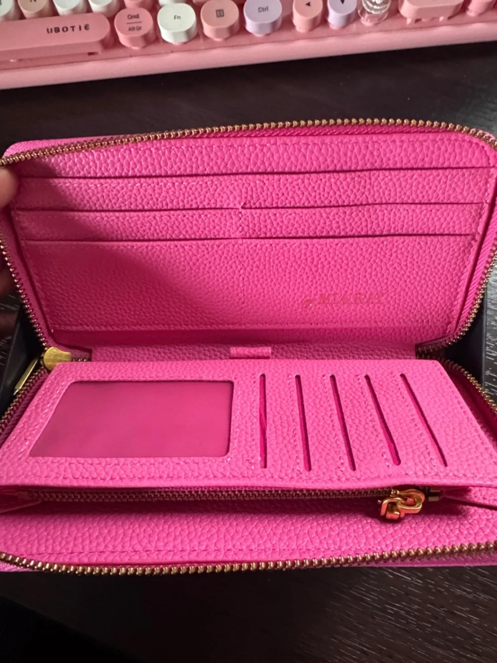 Pink Pebble Zip-Around Wallet Glamaholic - Picture 3 of 4